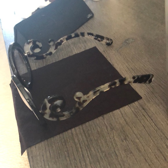 SSOOLLDDD****PRADA SUNGLASSES - Picture 5 of 8